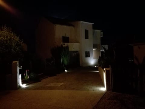 Property building, Facade/entrance, Night