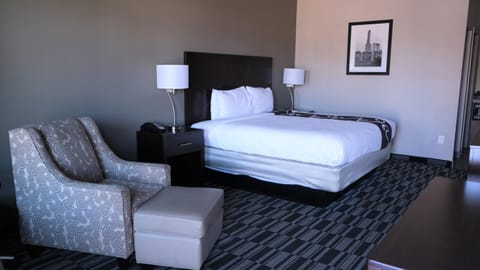 Catoosa Inn & Suites Hotel in Tulsa
