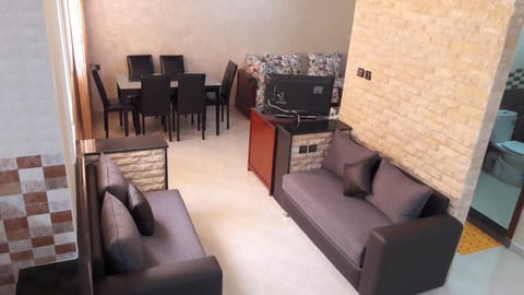 TV and multimedia, Living room, Seating area, Dining area