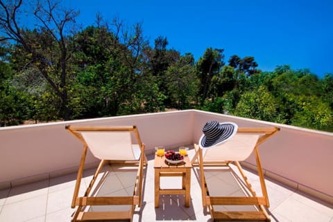 Balcony/Terrace, Garden view, Landmark view