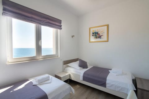 Bed, Bedroom, Sea view, Sea view, children, young children