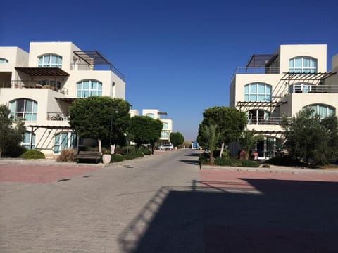 Facade/entrance, Neighbourhood