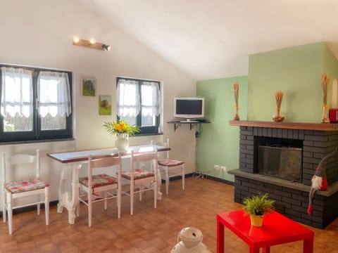 Villa con bosco giardino e ruscello ad uso esclusivo Apartment in Liguria