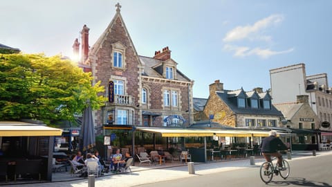 Facade/entrance, Sea view
