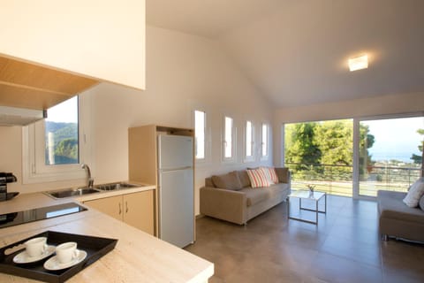 Kitchen or kitchenette, Dining area, Mountain view, Sea view