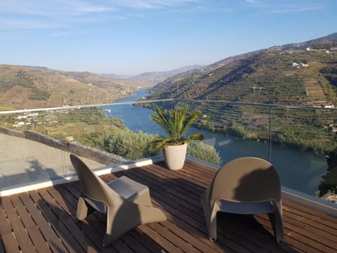 Balcony/Terrace, Mountain view, River view