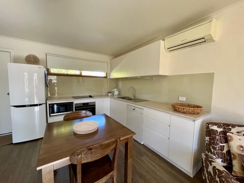 Dining area, kitchen