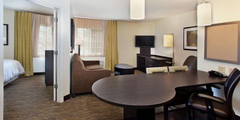 Sonesta Simply Suites Knoxville Hotel in Knoxville
