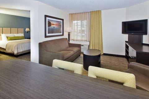 Sonesta Simply Suites Knoxville Hotel in Knoxville