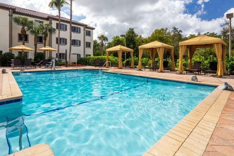Hawthorn Suites by Wyndham Naples Hotel in Collier County