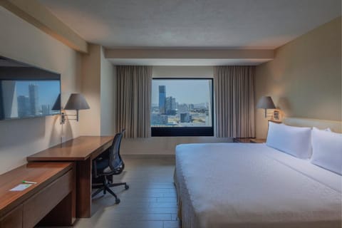 Photo of the whole room, City view