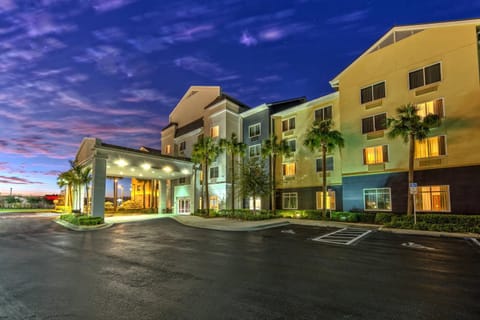 Fairfield Inn and Suites by Marriott Naples Hotel in Collier County