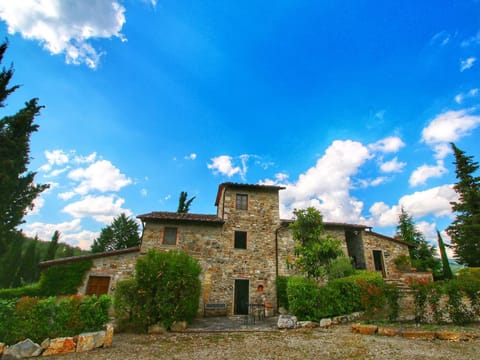 Belvilla by OYO Limone Condo in Radda in Chianti