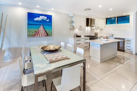 Sunset Waters Apartments Apartamento in Whitsundays