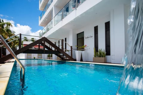 Ramada Suites by Wyndham Wailoaloa Beach Fiji Apart-hotel in Nadi