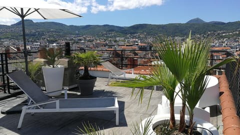 Patio, City view, Mountain view