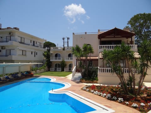 Perla Beach Appartement-Hotel in Agia Marina