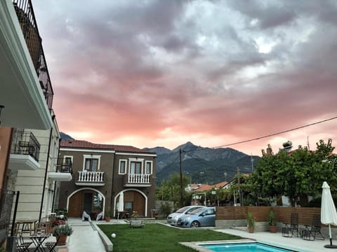 On site, Garden view, Mountain view, Pool view, Sunset