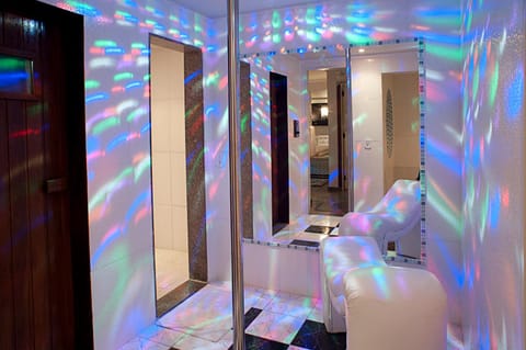 Spa and wellness centre/facilities, Area and facilities