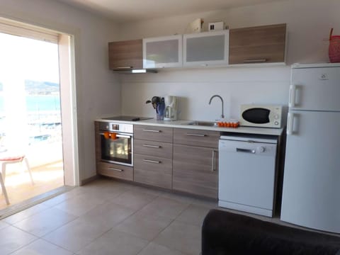 Appartement Le Lavandou, 3 pièces, 4 personnes - FR-1-308-49 Appartement in Le Lavandou