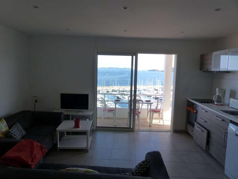 Appartement Le Lavandou, 3 pièces, 4 personnes - FR-1-308-49 Appartement in Le Lavandou