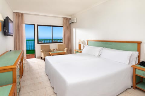 Bed, Photo of the whole room, Sea view