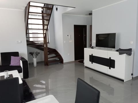 Living room, Photo of the whole room