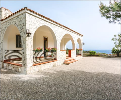 Facade/entrance, Sea view