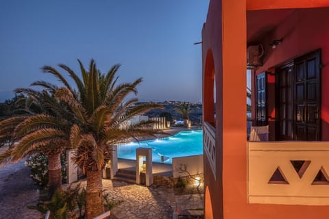 Property building, Balcony/Terrace, Pool view, Swimming pool