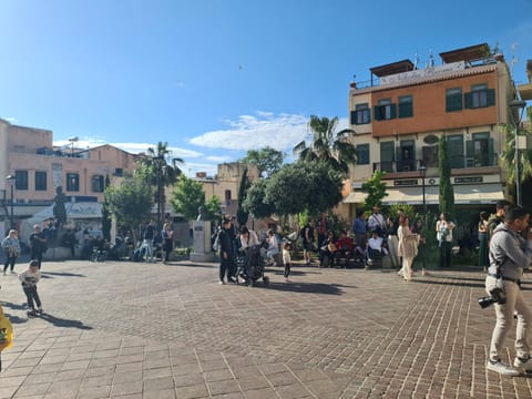 Property building, Neighbourhood