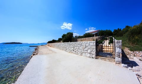 Seaside luxury villa with a swimming pool Cove Siroka, Ciovo - 11749 Villa in Okrug Gornji