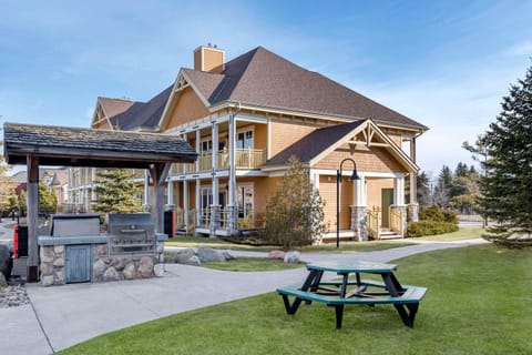 Hilton Grand Vacations Club Blue Mountain Canada Resort in Grey Highlands