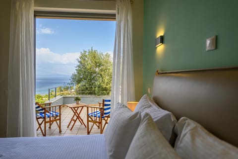 Bed, Natural landscape, View (from property/room), Balcony/Terrace, Photo of the whole room, Sea view