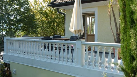 Balcony/Terrace, Garden view, Lake view