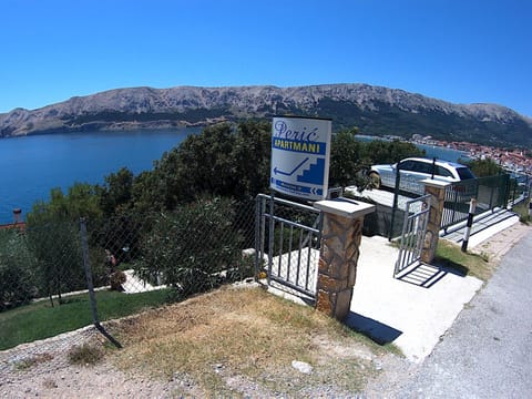 Facade/entrance, City view, Sea view