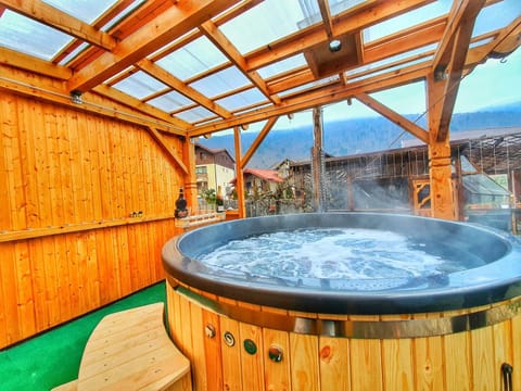 Day, Natural landscape, Activities, Hot Tub, Mountain view, Pool view, Swimming pool