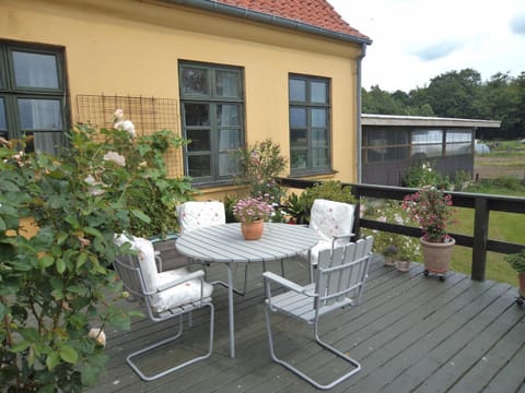 Decorative detail, Seating area