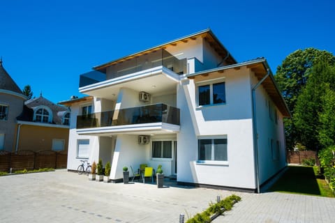 Blue Lake Appartman Apartamento in Siófok