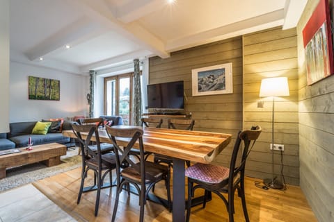 Living room, Dining area