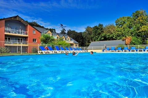 Facade/entrance, Swimming pool