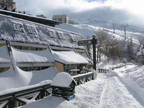 Facade/entrance, Winter