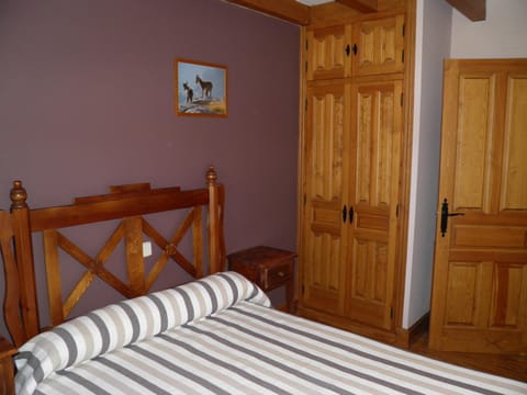 Property building, Photo of the whole room, Bedroom