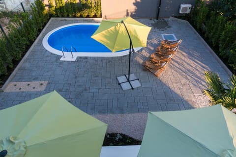 Garden, Balcony/Terrace, Pool view