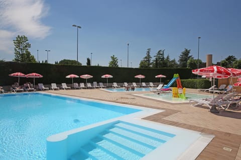 Residence Villaggio Tiglio Campground/ 
RV Resort in Sirmione