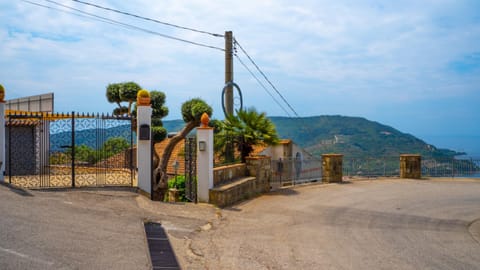 Facade/entrance, View (from property/room), Sea view, Inner courtyard view