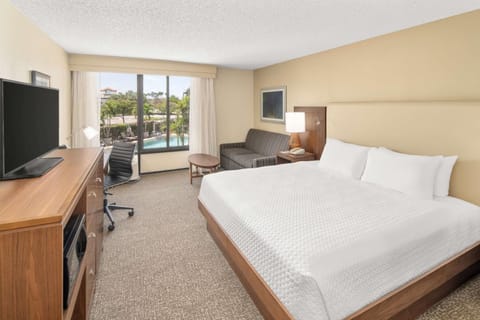 Doubletree by Hilton Fort Myers at Bell Tower Shops Hotel in Fort Myers