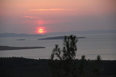 Nearby landmark, Natural landscape, Area and facilities, Location, Sunset