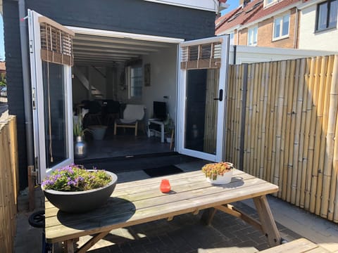 Facade/entrance, Summer, Garden, Balcony/Terrace, On site