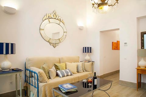 Overland Suites Catedral Condo in Seville