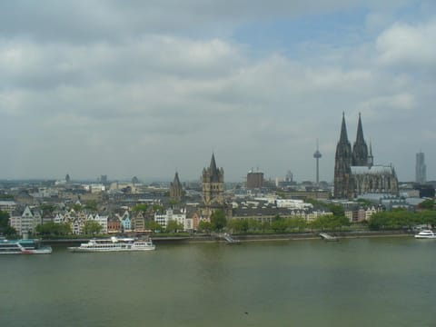 Ferienwohnung Rheinaue Condo in Cologne